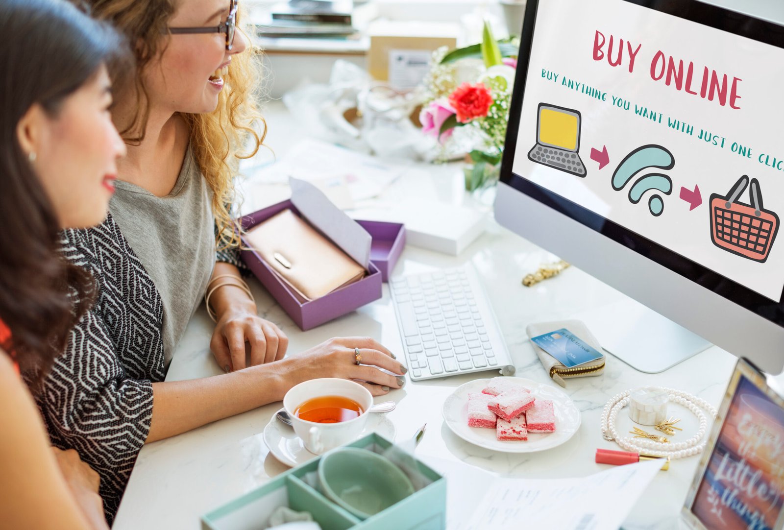 Read more about the article HOW E-COMMERCE IS CHANGING BUSINESS